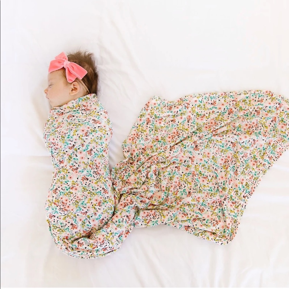 NWT Lou Lou and Company Newborn Essential Swaddle Blanket and Mittens Millie